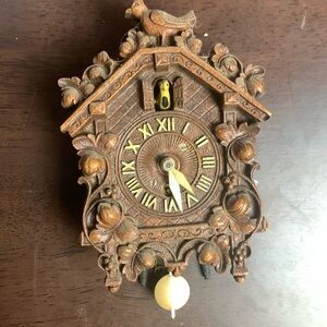ANTIQUE CUCKOO CLOCK